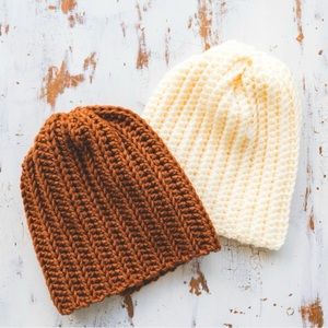 These beanies are really warm and very flexible!! available in different colors✨